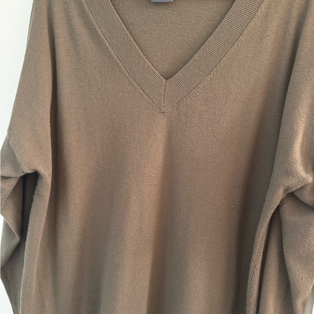 Matty M Women's V-Neck Sweater - olive green